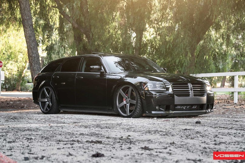 Dodge Magnum SRT8.