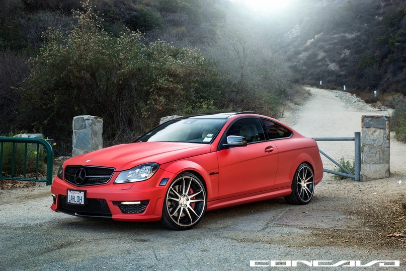 Mercedes-Benz C 63 AMG Coupe.