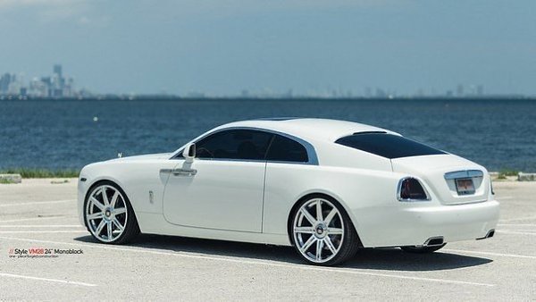 White Rolls-Royce Wraith Looks Stunning on Vellano