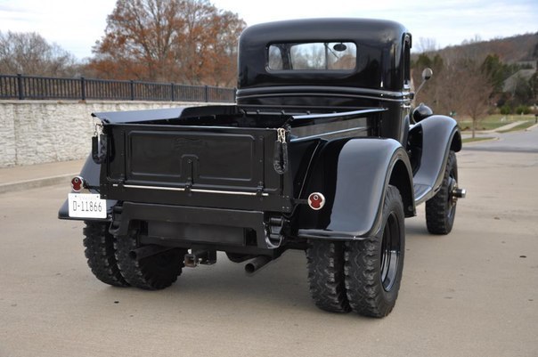 Custom 1935 Ford Pickup 4x4 - 2