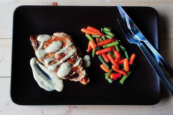 Курица под горчично-сливочным соусом.Ингредиенты:Дижонская горчица — 2 ст. л.Куриная грудка — 4 ... - 6