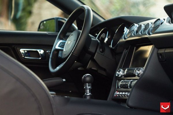 Ford Mustang GT 5.0 - 6
