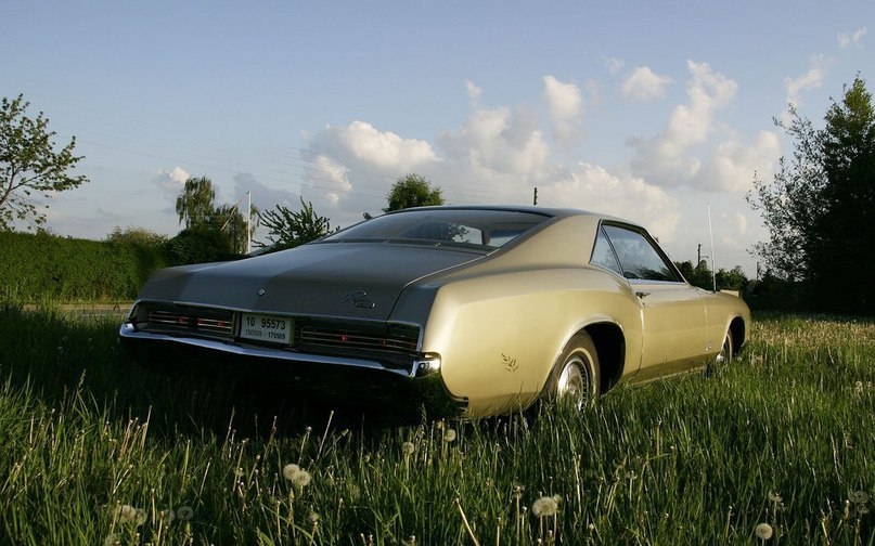 1966 Buick Riviera - 2