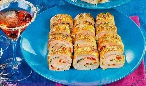Курочка «Конфетти».Ингредиенты:филе куриных грудок – 4 шт.твёрдый сыр – 150 гсладкий перец – 1 шт. ...
