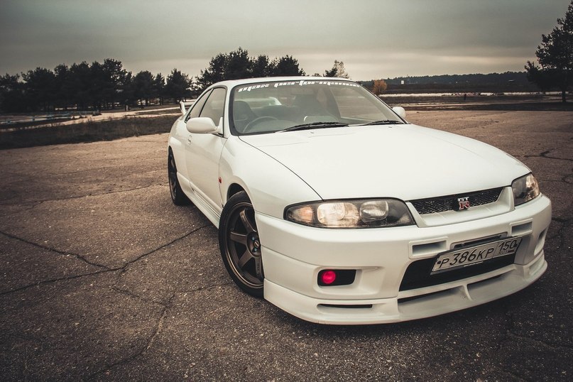 Nissan Skyline GT-R R33 - 2