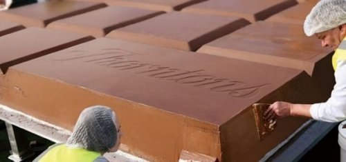 Самая большая плитка шоколада за всю его историю весила почти шесть тонн.