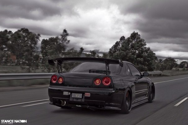 Nissan Skyline GT-R R34 - 6