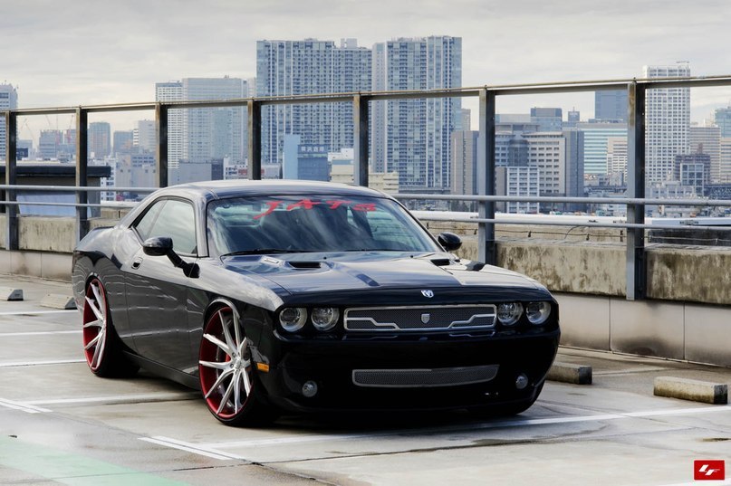 Dodge Challenger SRT-8.