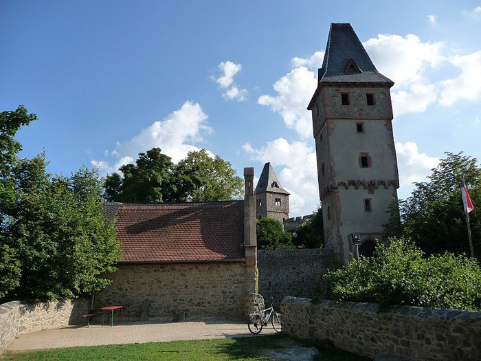   (Frankenstein Castle)       ,   ... - 5