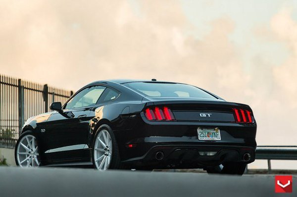 Ford Mustang GT 5.0 - 5
