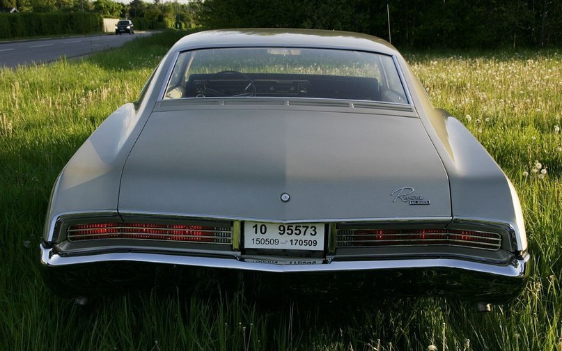 1966 Buick Riviera - 4