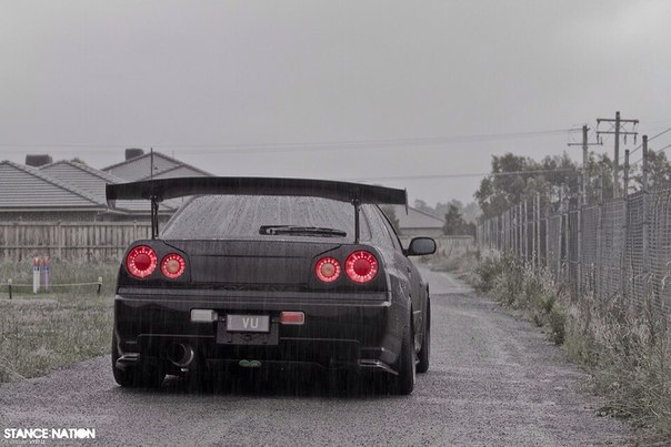 Nissan Skyline GT-R R34 - 9