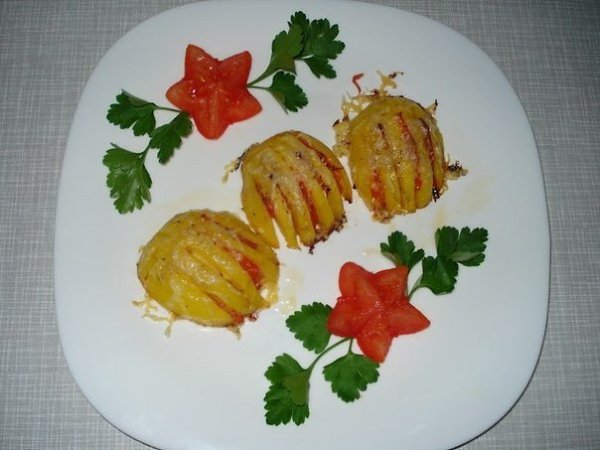 Картофельные ракушки.Ингредиенты:- 1 кг. картофеля (одинаковой величины)- 50 г. сливочного масла- ...