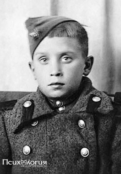 Разведчик Сан Саныч.Шёл тысяча девятьсот сорок первый год. По нашей земле ходили немецкие солдаты, ...