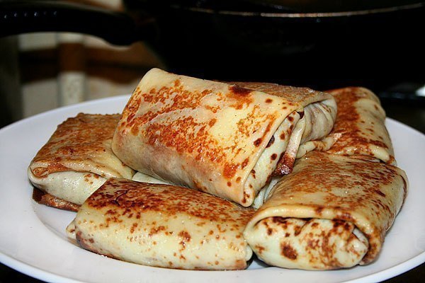 Блинчики с мясом и овощами.Ингредиенты на 11 фаршированных блинчиков: 500 г говяжьего фарша 1/3 ...