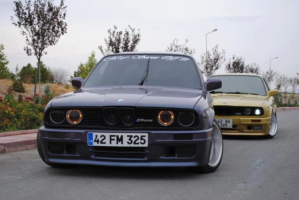 BMW 3 Series E30 x2