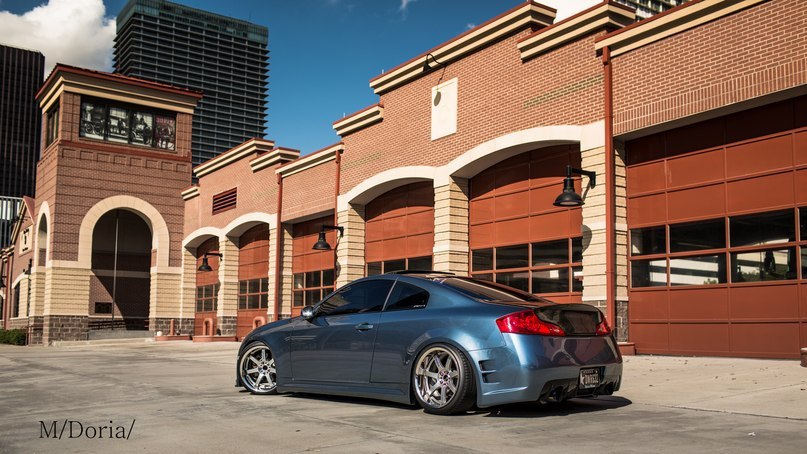Infiniti G35.
