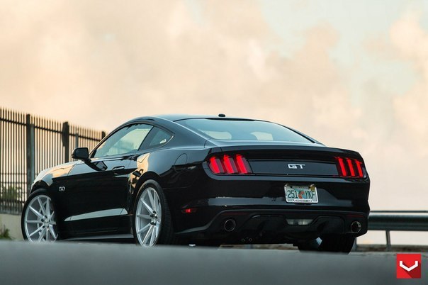 Ford Mustang GT 5.0 - 5
