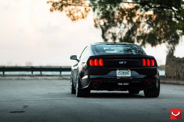 Ford Mustang GT 5.0 - 4