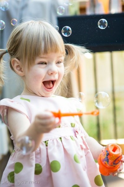 Радуйся маленьким радостям. Когда-нибудь ты посмотришь назад и поймешь, что это и были настоящие ...