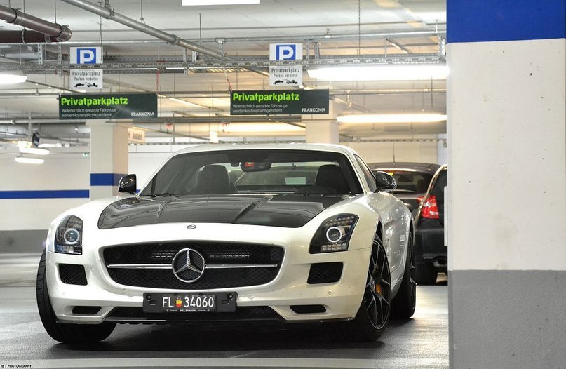 Mercedes-Benz SLS AMG