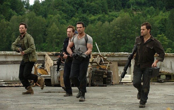 Морской пехотинец (2015).Жанр: #боевик, #триллерДля Джейка Картера нет невыполнимых миссий, ведь он ... - 2
