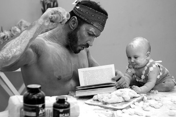- Пап, а пап, а для чего тебе нужна мама? - Для чего, для чего? Чтоб жизнь - мёдом не казалась!