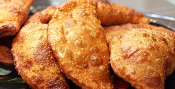 Чебуреки получаются очень вкусными. Тесто мягкое и хрустящее, а начинка сочная. Ингредиенты: мука - ...
