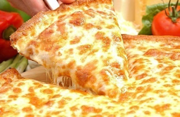 Пышная пицца.Ингредиенты:- 350г муки- 1 чайная ложка сахара- 3 ст. ложки оливкового масла (или любое ...