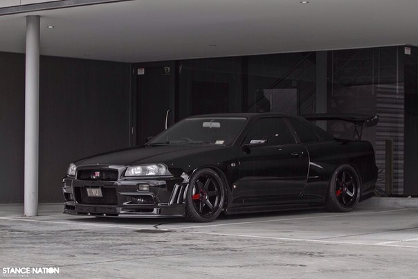 Nissan Skyline GT-R R34 - 8