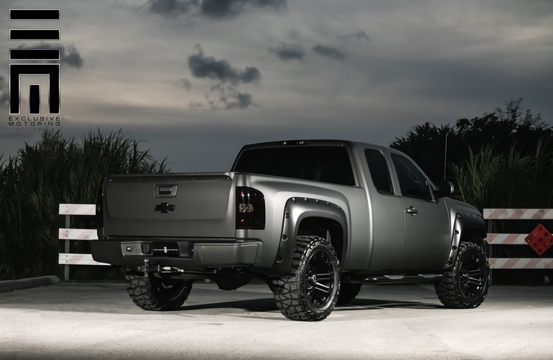 Chevrolet Silverado. - 4