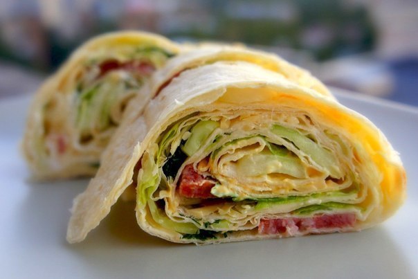 А вот и 20 самых вкусных начинок для рулета из лаваша! 1. Упаковка крабовых палочек, пара зубчиков ...