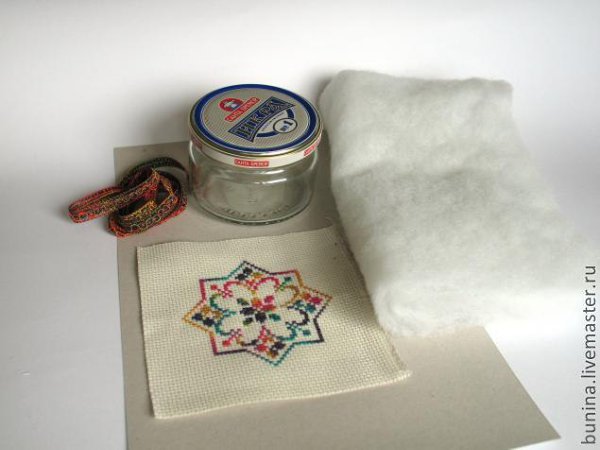Мастерим игольницу