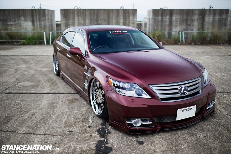 Lexus LS.