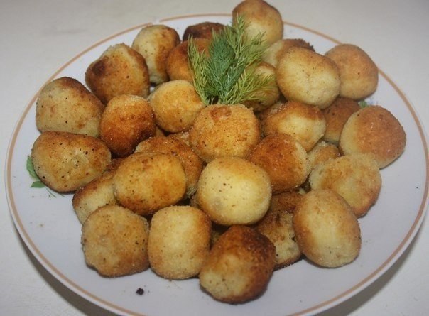 Картофельные шарики с сыром - ОТЛИЧНЫЙ- НЕОБЫЧНЫЙ ГАРНИР!! 1. делаем картофельное пюре, примерно из ...
