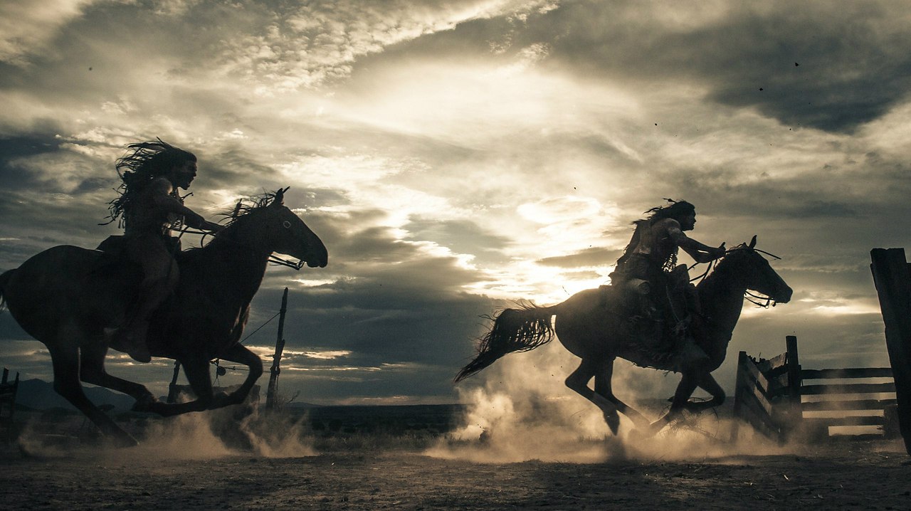 Всадники.(The Horsemen)Древний город Петра в Иордании, деревня племени Заяны в Марокко или пустыня ...