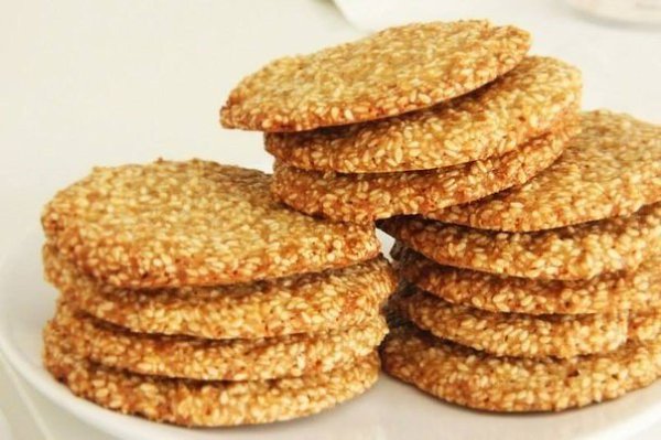 Самое вкусное кунжутное печенье.Оно просто невероятное - хрустящее, ароматное, просто не оторваться! ...