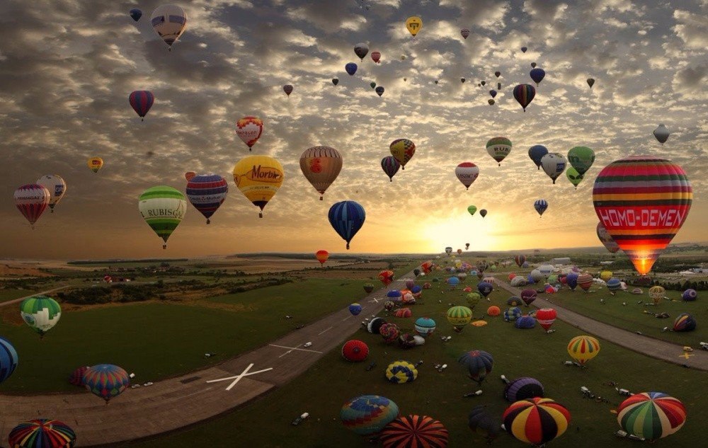    , .#@travel.blog