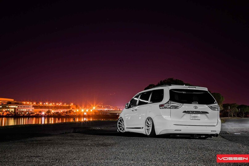 Toyota Sienna - 8