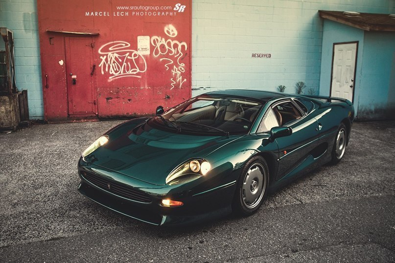 JAGUAR XJ220