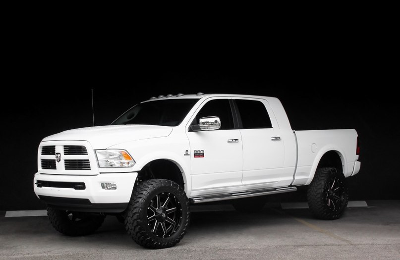 Dodge Ram 2500. - 3
