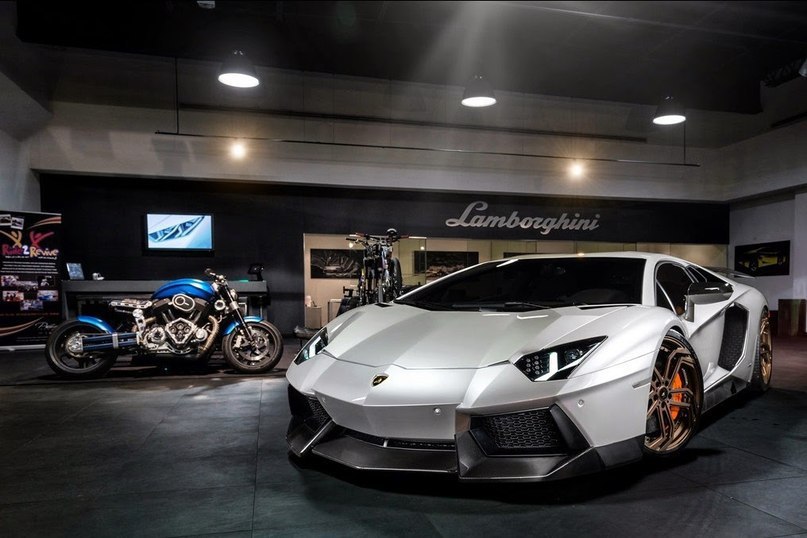 Lamborghini Aventador.