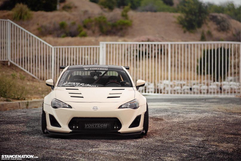 Scion FR-S. - 6