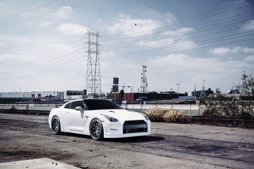 Nissan GT-R. - 2