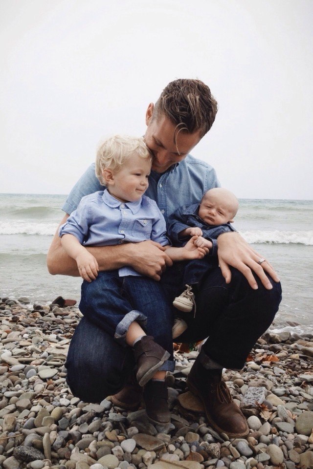 Детям о папе. Отец и сын. Мужчина с ребенком. Фотосессия отец и сын. Вместо ребенка муж