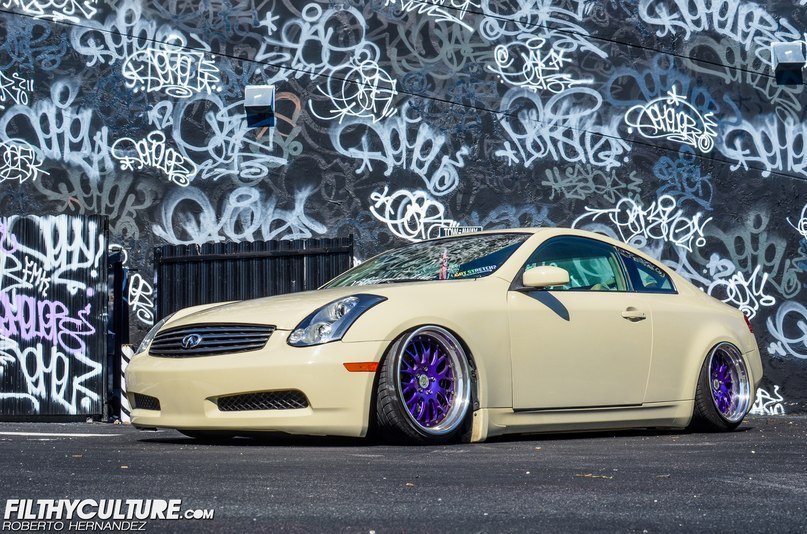 Infiniti G35.