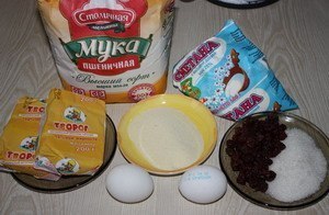 Сырники.Вам потребуется:400 г творога3 ст.л. манки4 ст.л. муки2 яйца2 ст.л. сметаныщепотка солисахар ... - 2