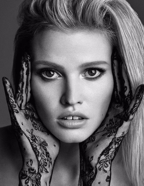 Lara Stone for W Magazine Korea by Iango Henzi + Luigi Murenu - 3