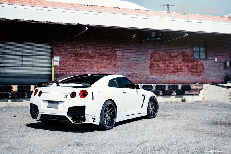 Nissan GT-R. - 5