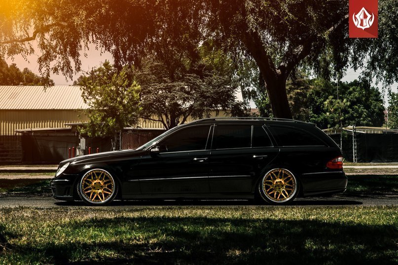 Mercedes-Benz E-Class Estate. - 2